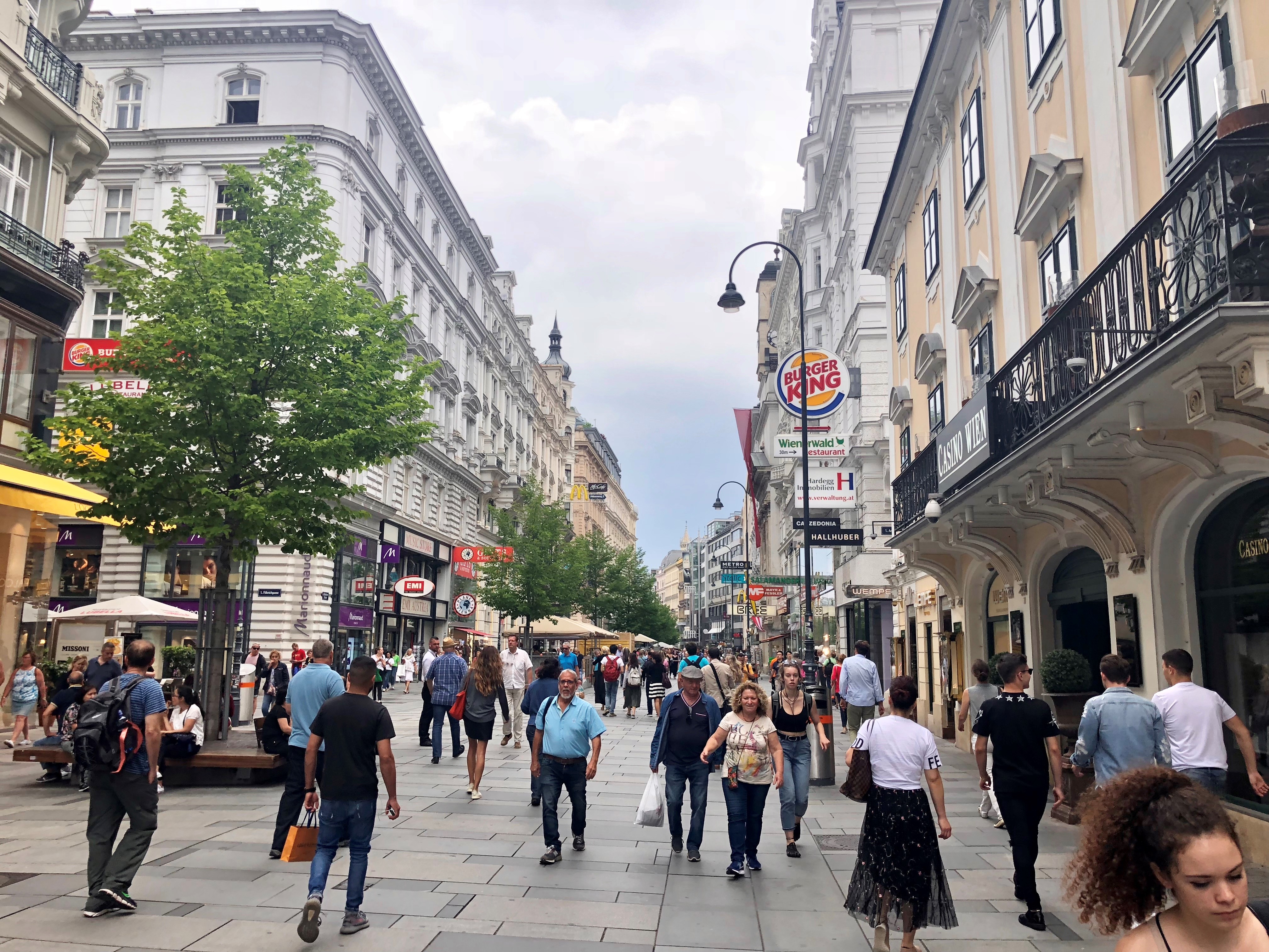 Stephansplatz, main street with shops