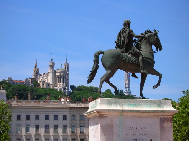 equestrian statue with castle in the background